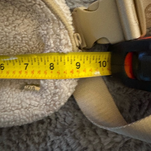 LOLE Sherpa Belt Bag - Picture 4 of 10